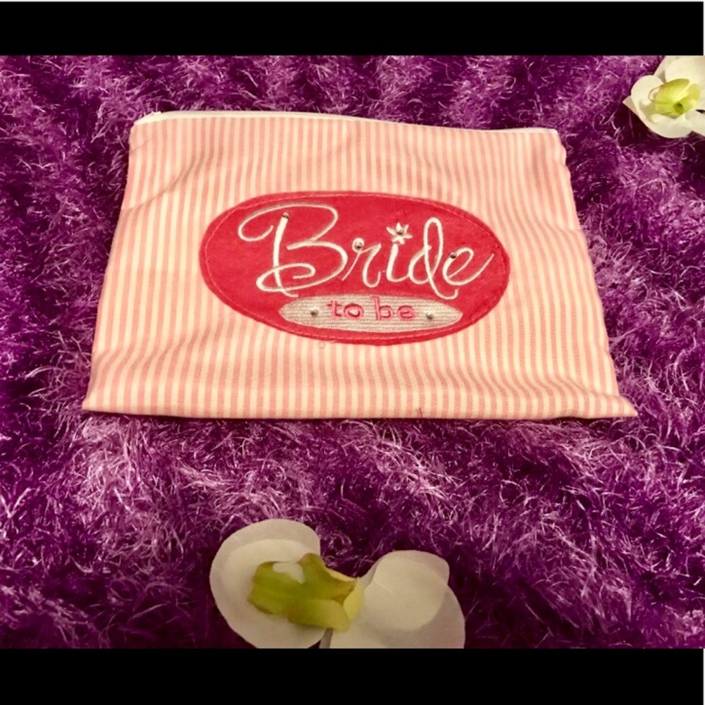🌈🧸NWT Bride to Be Cosmetic Bag🌈🧸
